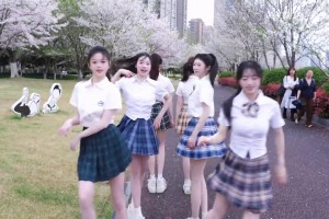 😘气质真好！穿高跟鞋投篮不准？