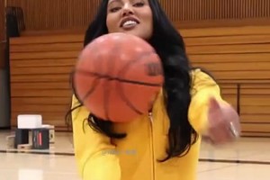 笑不活了！内特这波防守，是NBA史上最离谱的防守姿势嘛😂